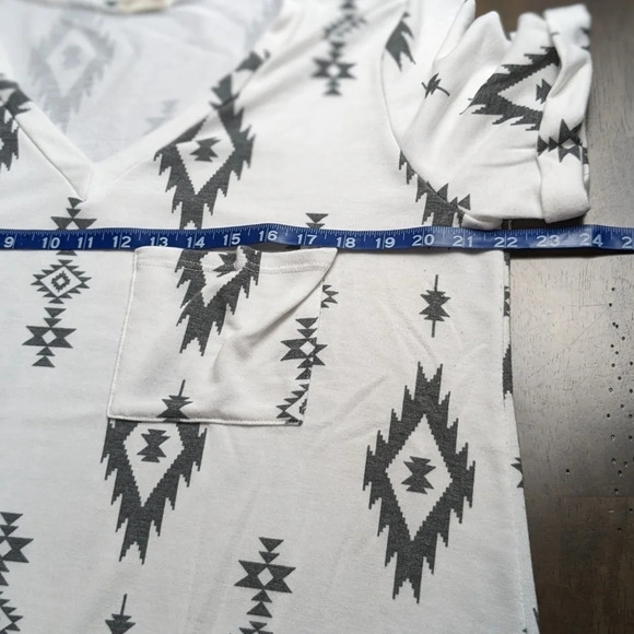 Black & white shirt short sleeves Aztec design blouse, pocket, XL - Picture 3 of 6